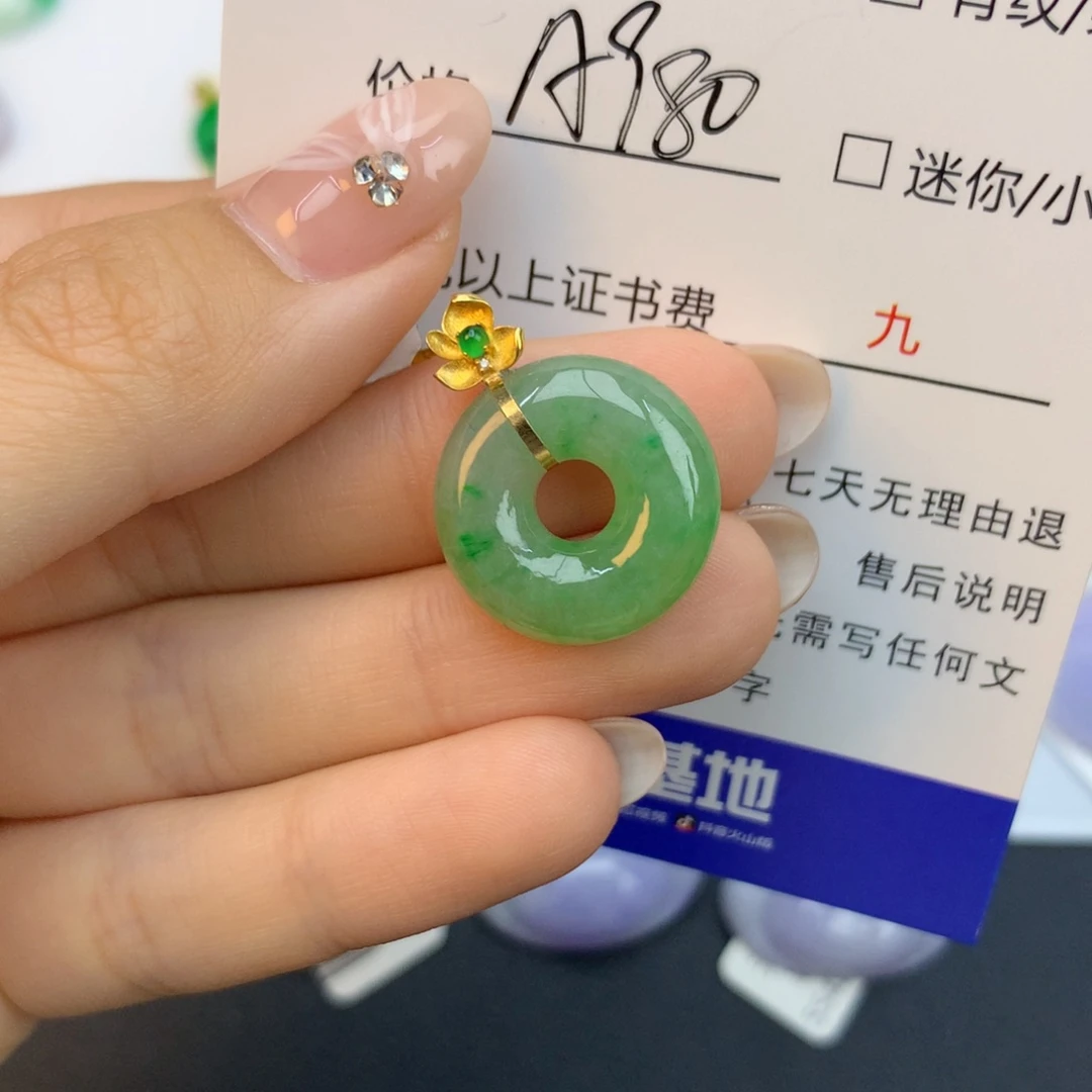 翡翠18K金镶嵌颈饰翡翠