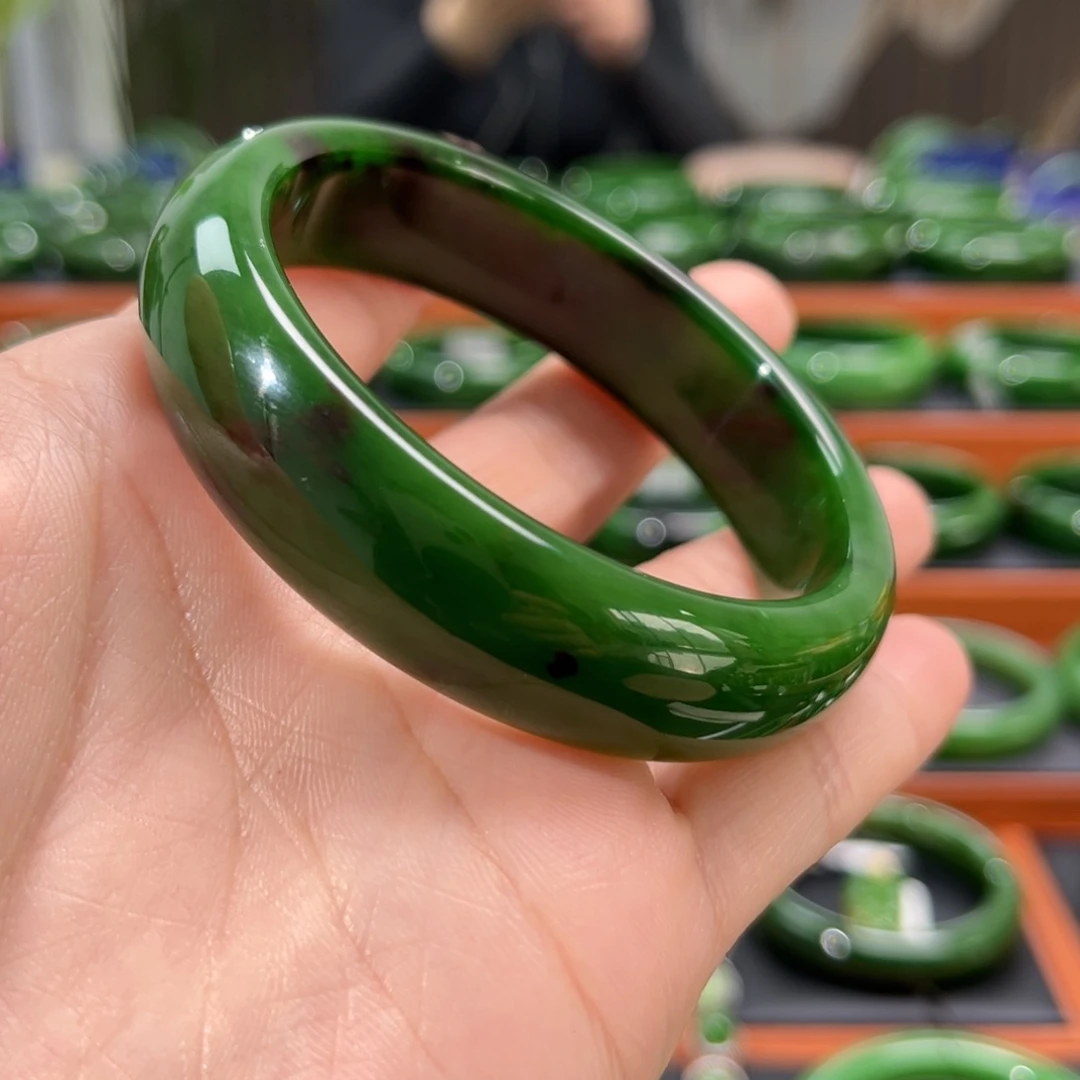 未镶嵌手镯和田玉佳*