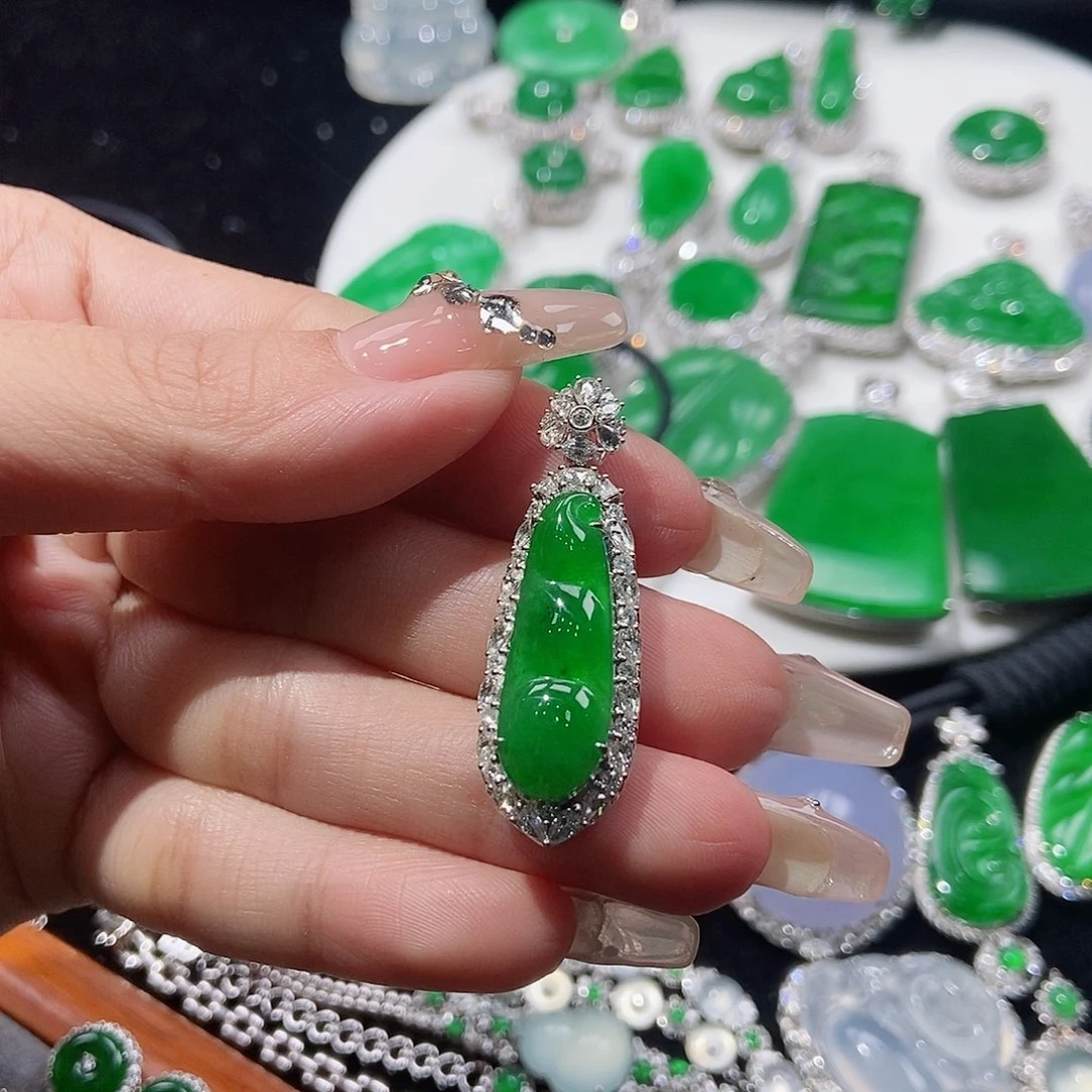 翡翠吊坠(不含链)18K金镶嵌吊坠