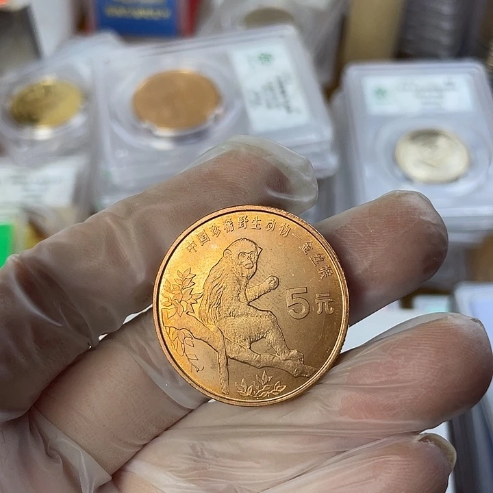 其他普通金属金丝猴一个。微氧化