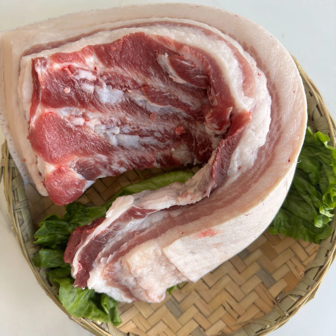 农村散养黑猪肉带皮五花肉