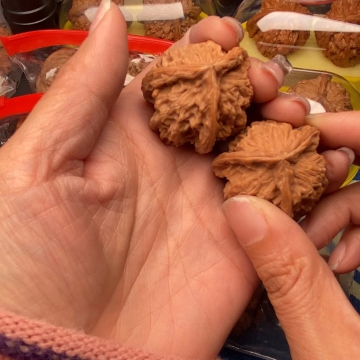 桃核吊坠三棱核桃