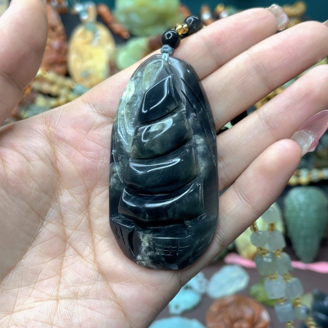 蛇纹石玉颈饰未镶嵌
