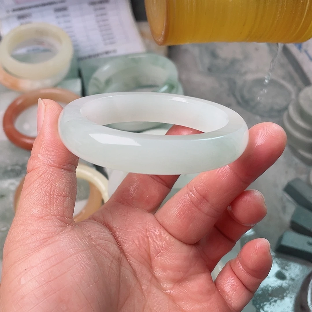 吉***瑞定制石英质玉（天山翠）