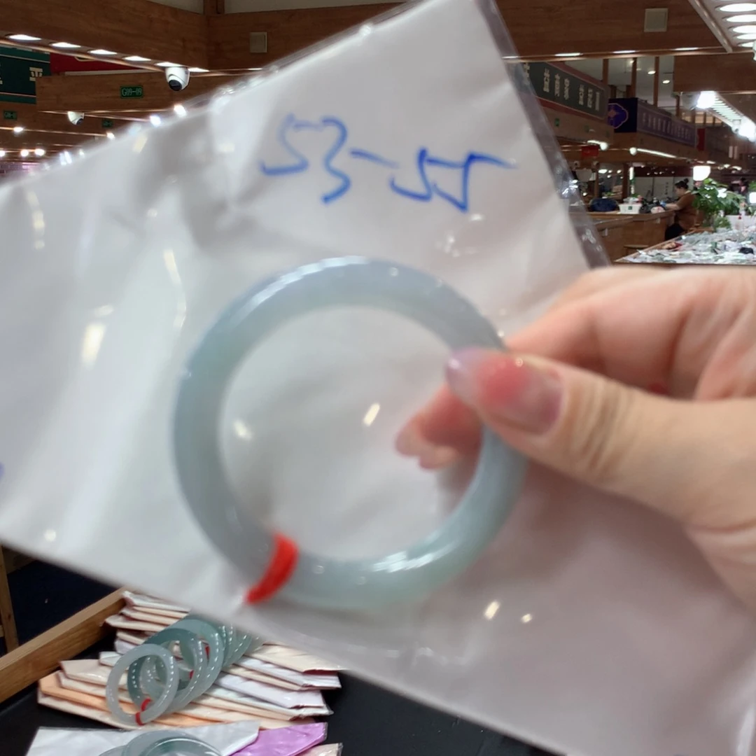 翡翠手镯未镶嵌翡翠