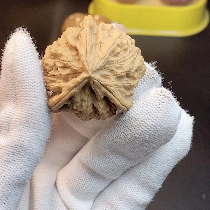 z***x文玩核桃吊坠瑕疵单只不退不换