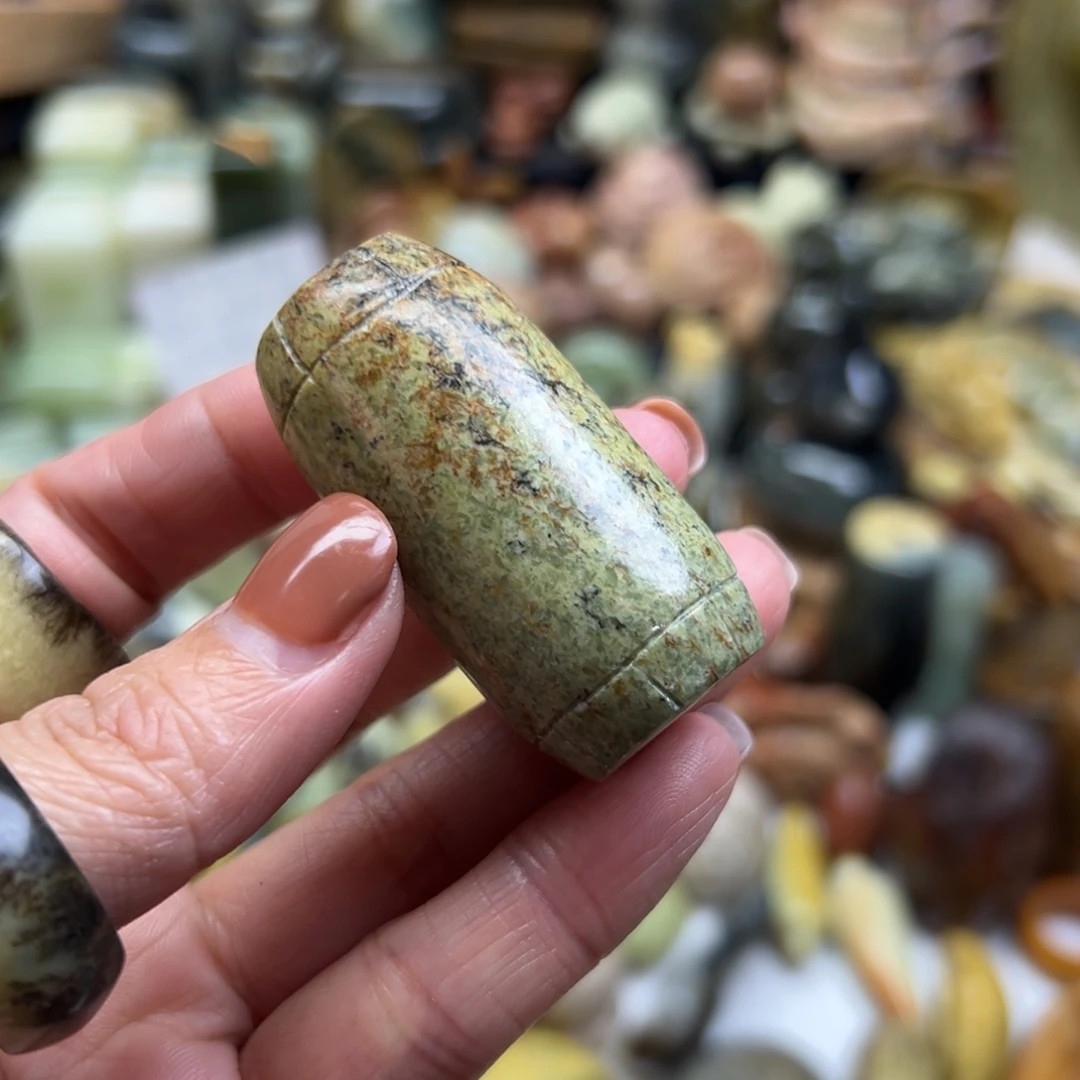 岫岩河磨玉（透闪石质玉）未镶嵌颈饰河磨玉勒子