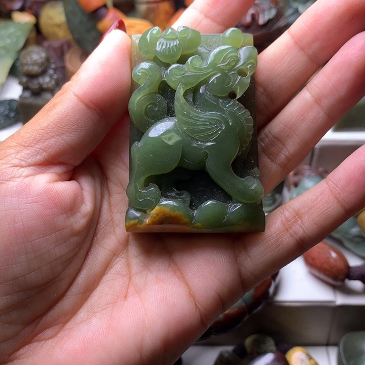 岫岩河磨玉（透闪石质玉）未镶嵌把件