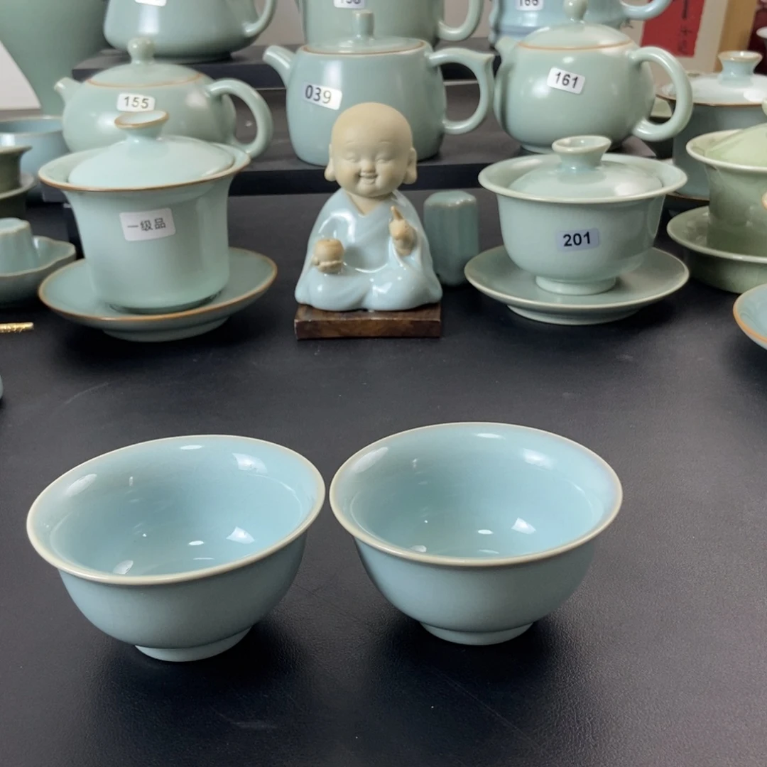 微瑕天青釉压手杯2只