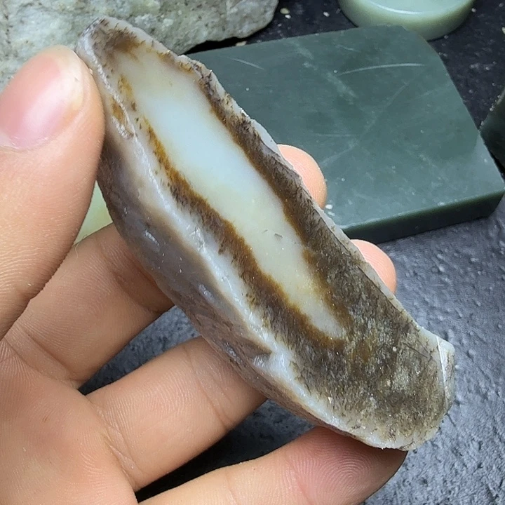和田玉（糖玉）未镶嵌珠宝奇石