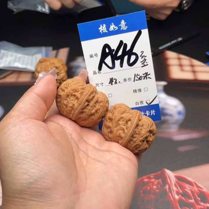 牛***肘吊坠文玩核桃42尺寸元宝