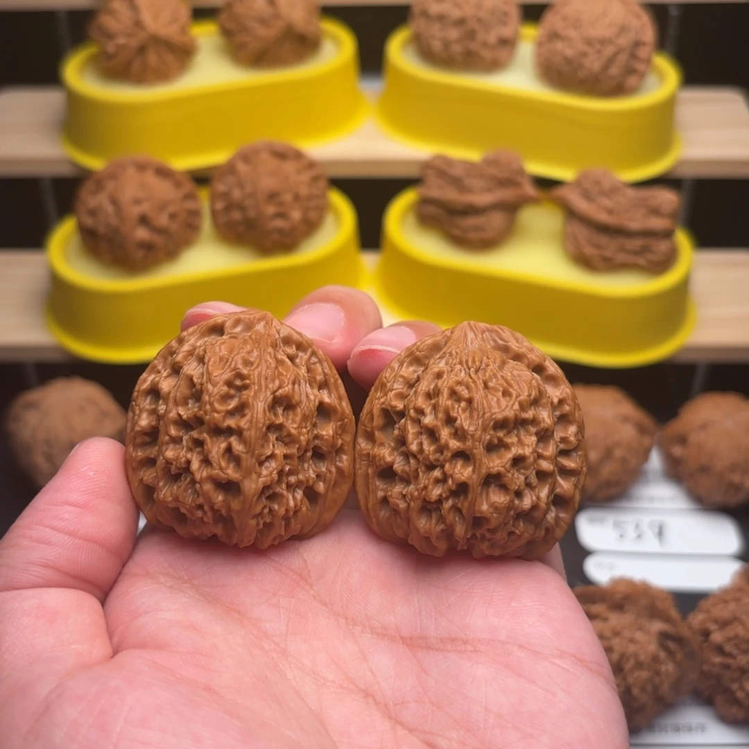 L***7文玩核桃把件40南疆石552