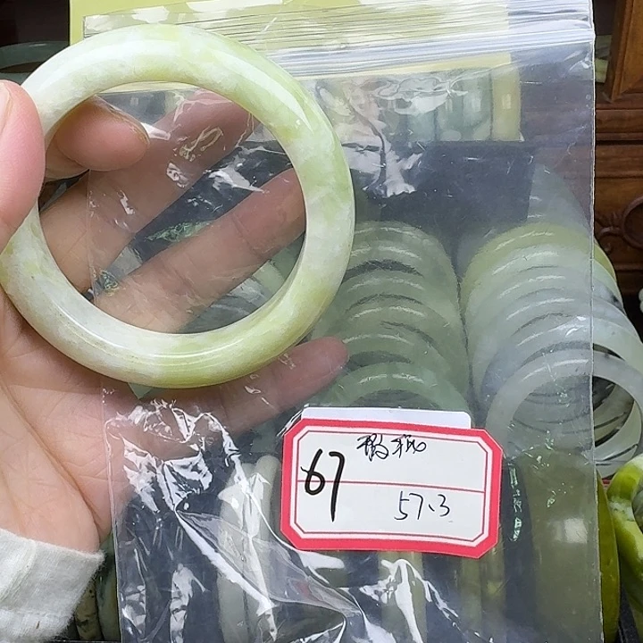 蛇纹石玉未镶嵌手镯