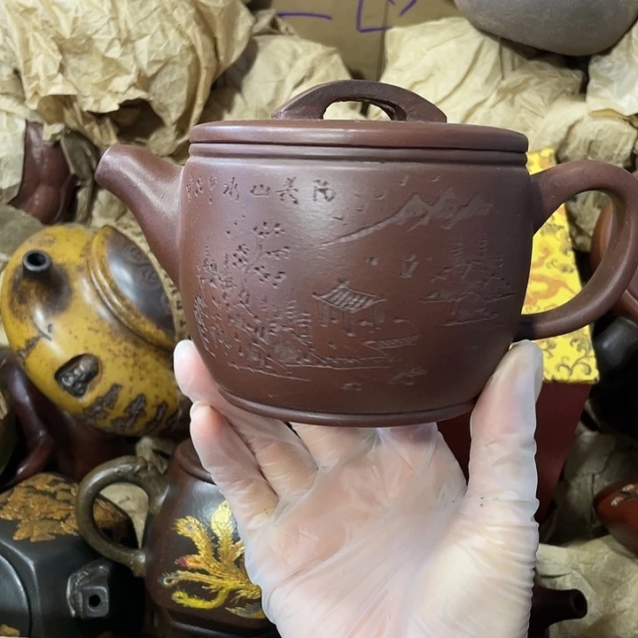 鸿***樽紫砂茶壶原矿泥料手工制作的一把紫砂壶。