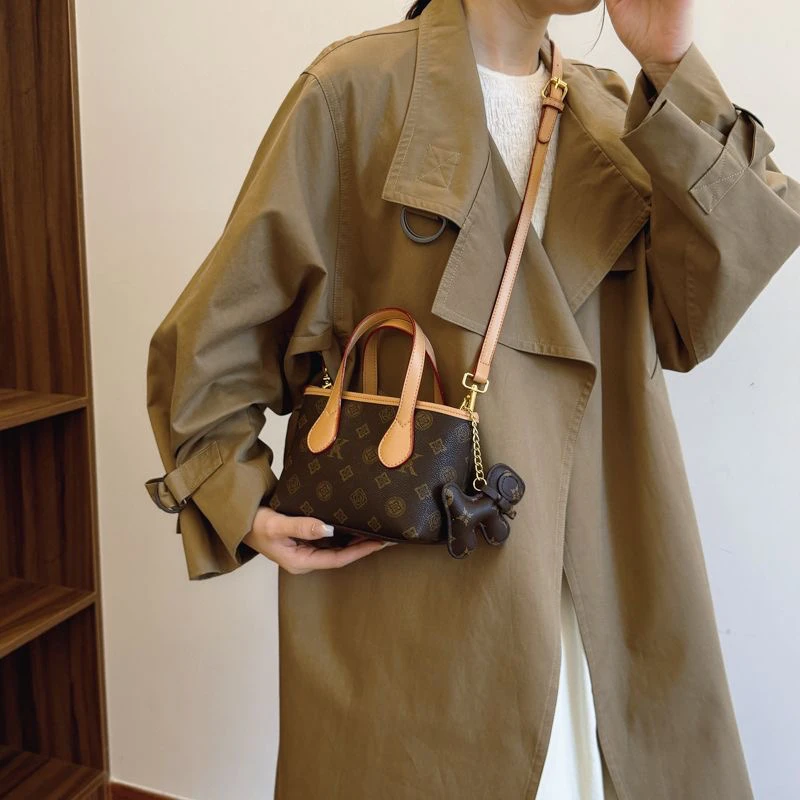 新款轻奢百搭通勤大容量女士单肩斜挎托特包