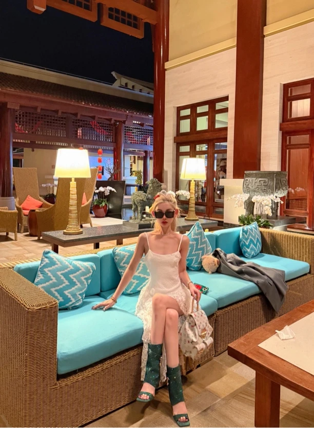 吊带不规则连衣裙