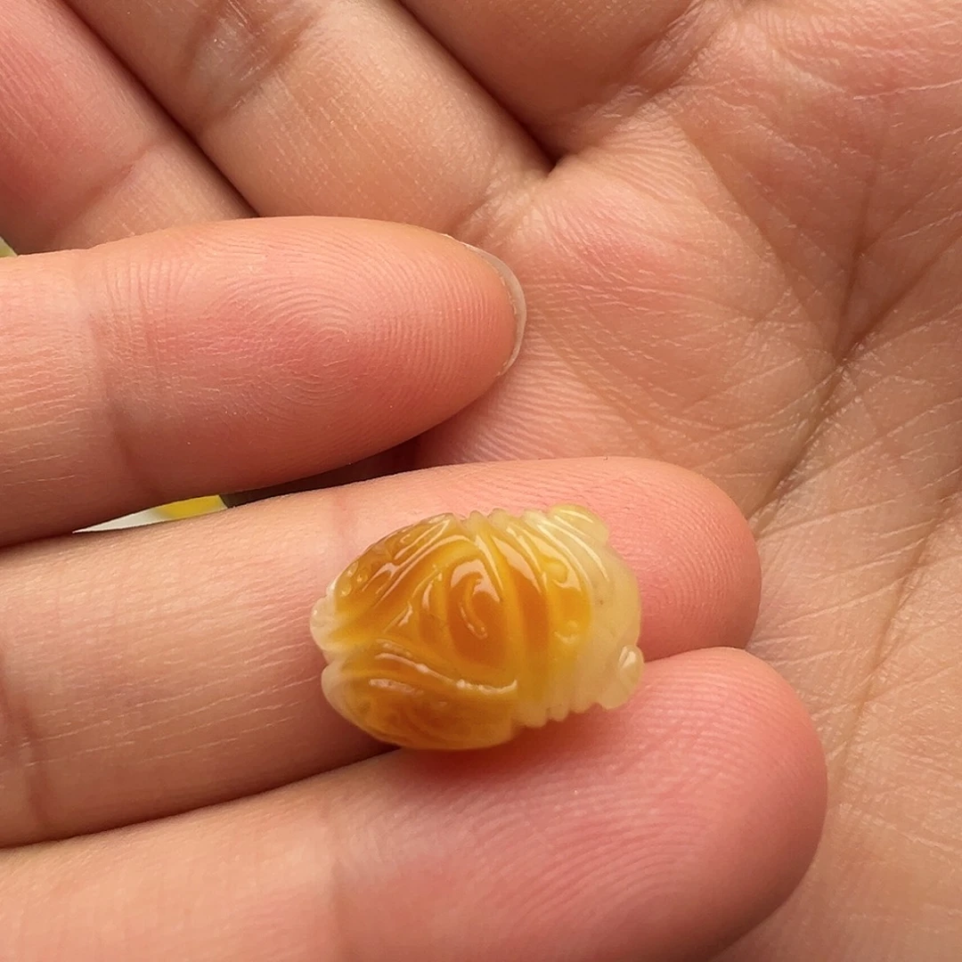 蜜蜡未镶嵌颈饰金蝉（打孔不退换）