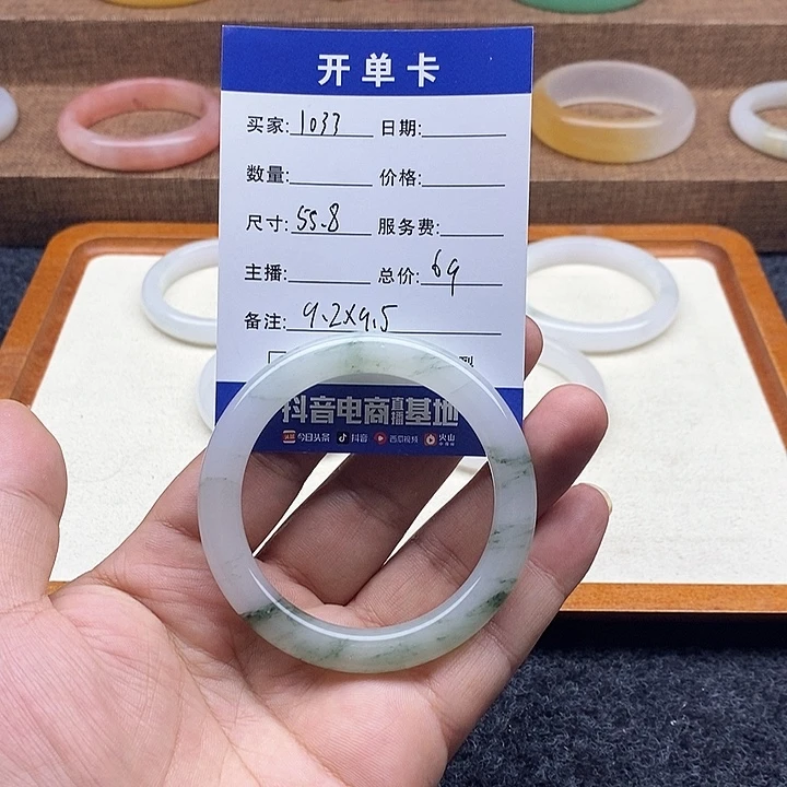 未镶嵌手镯石英质玉