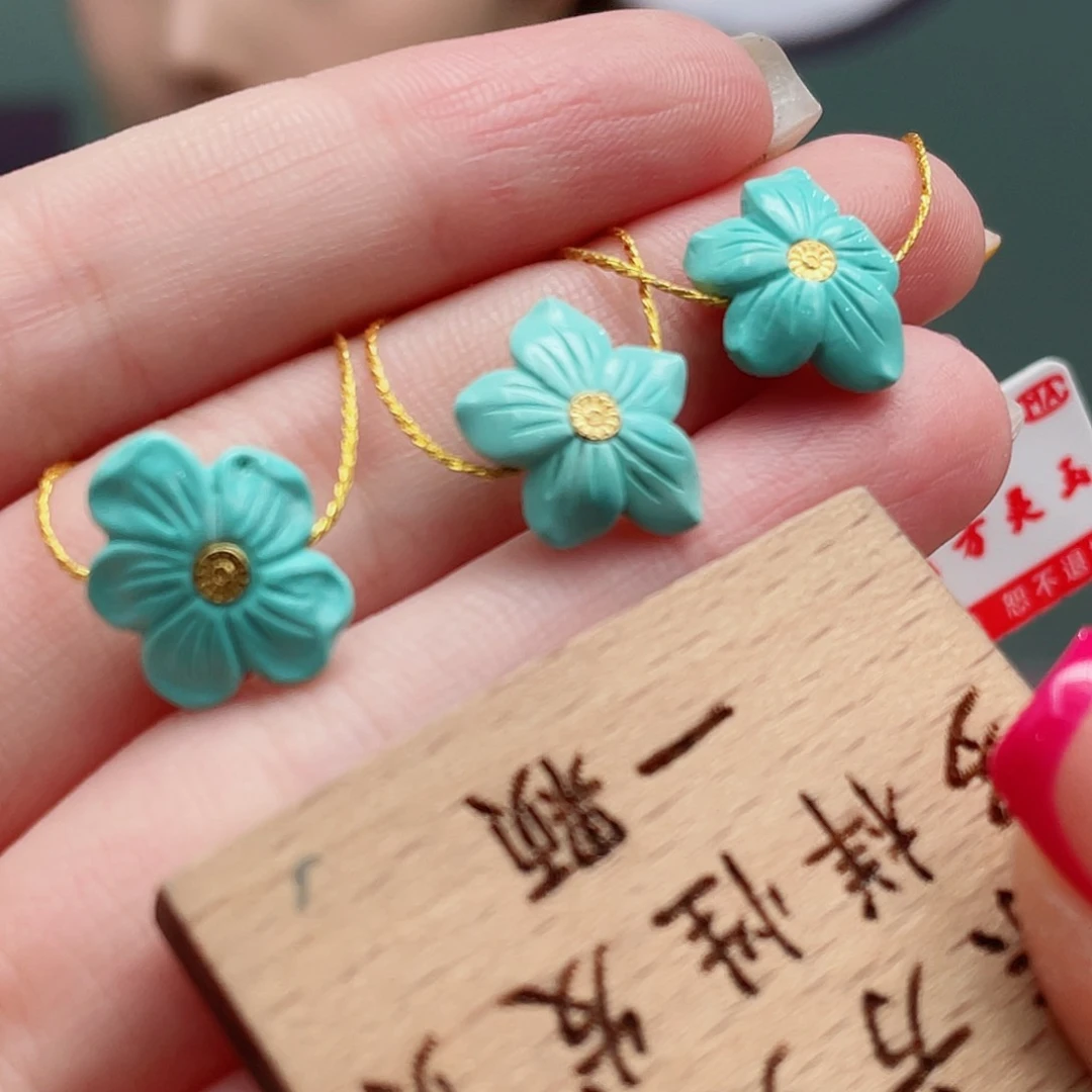 绿松石未镶嵌颈饰