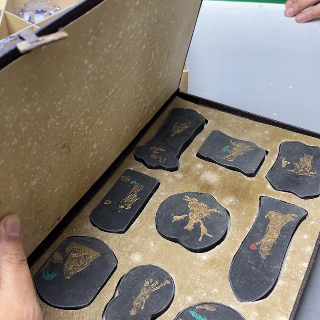 海***拓瓷片密密麻麻地铺满一层