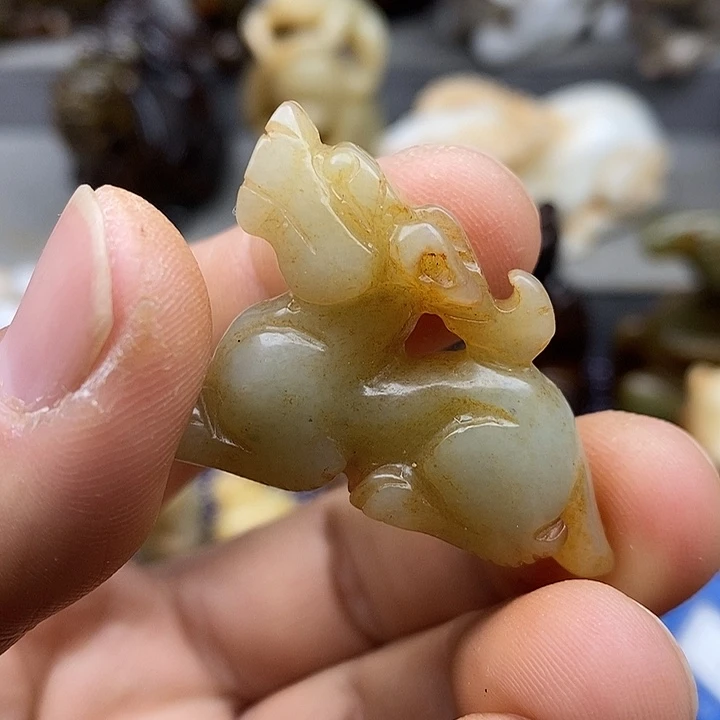 未镶嵌蛇纹石玉颈饰