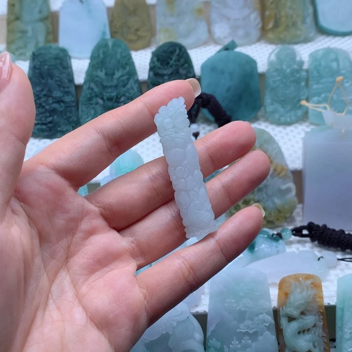 定制翡翠未镶嵌龙珠