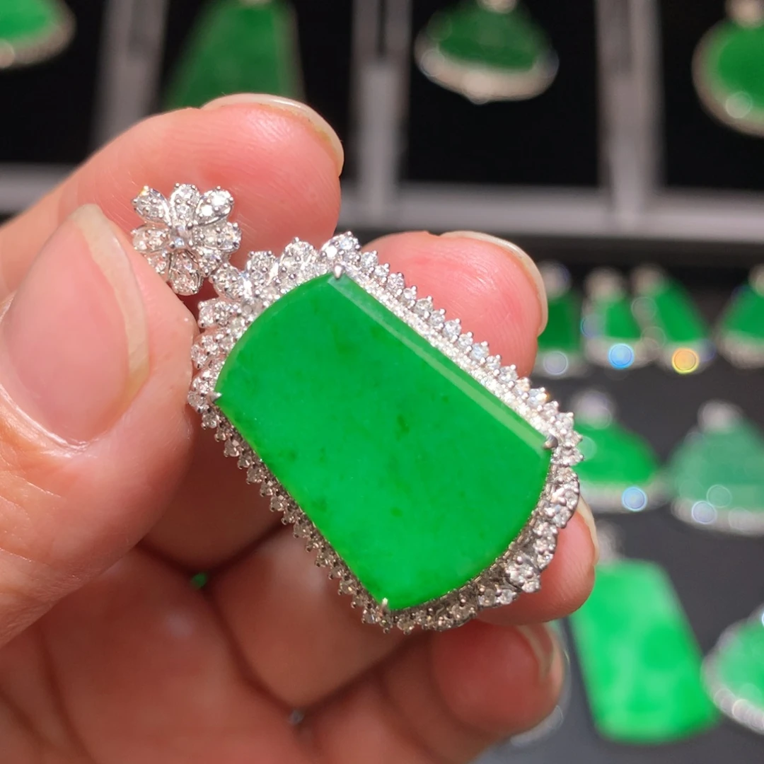 翡翠颈饰18K金镶嵌翡翠