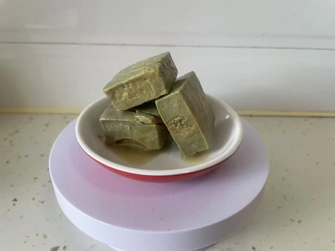 老式东北大块散装臭豆腐克东人和春臭豆腐大块有裂纹越嚼越香