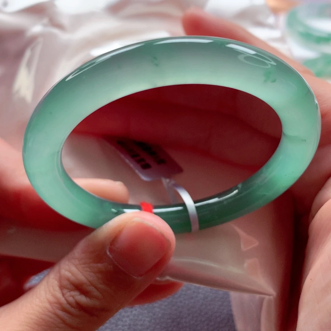 翡翠未镶嵌手镯（圆镯）师妹50高冰绿钢灯泡必收款（21号）