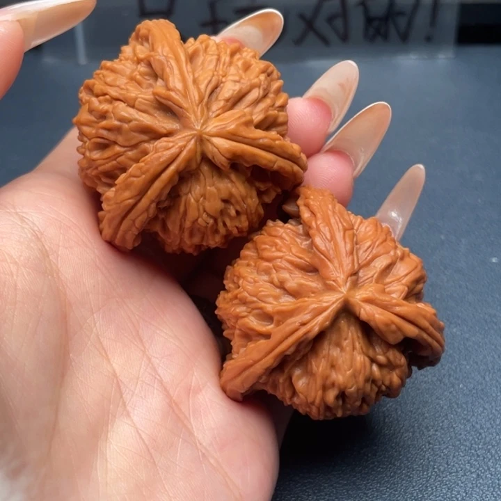 用***2文玩核桃吊坠白狮子