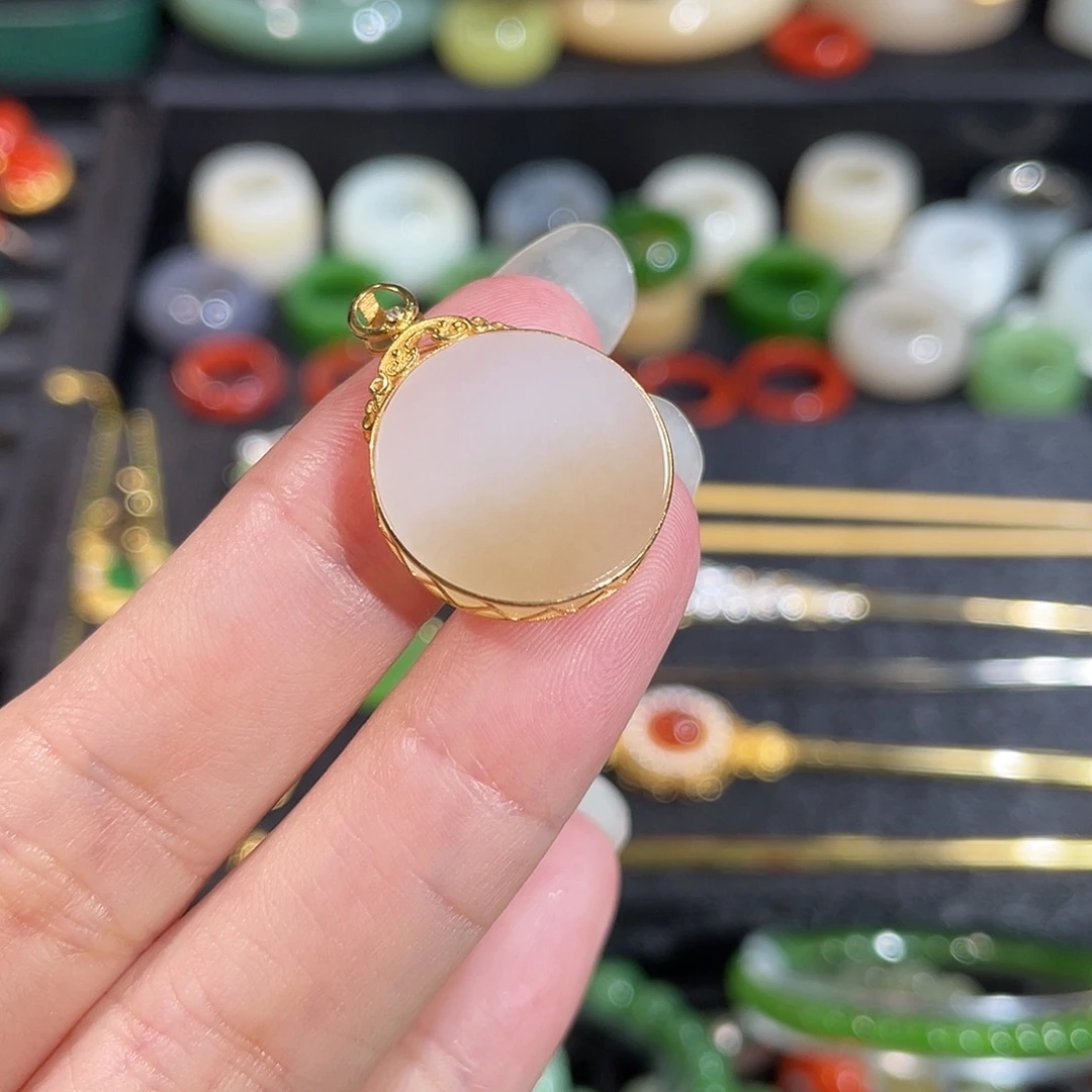 和田玉（糖玉）18K金镶嵌吊坠(不含链)糖白 落日余晖款