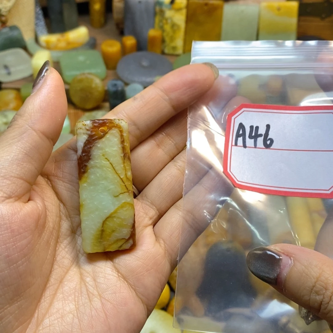 未镶嵌蛇纹石玉颈饰都*