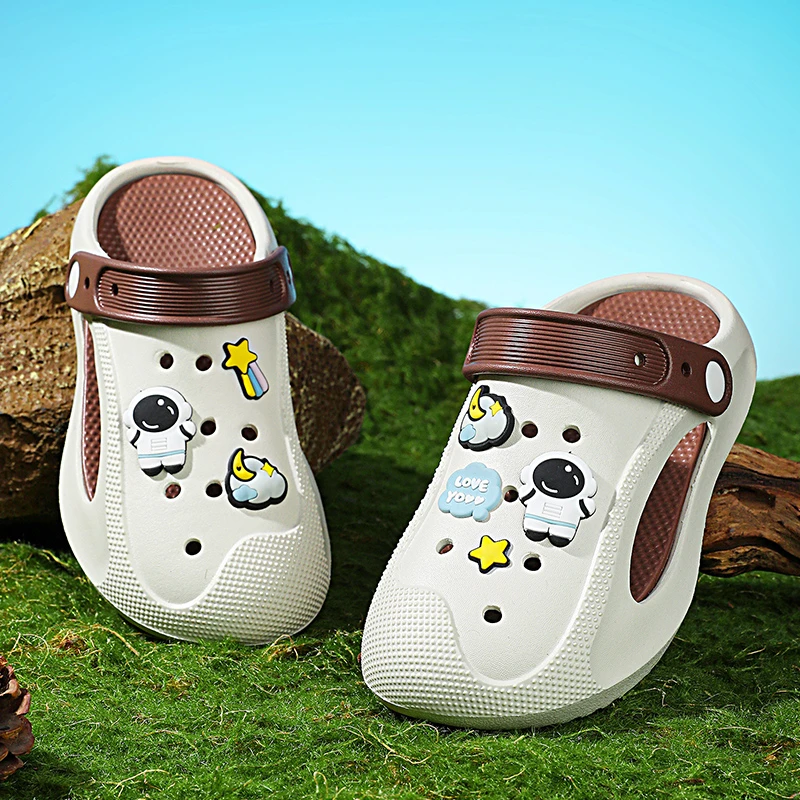 儿童洞洞鞋夏季新款卡通拖鞋男女童户外沙滩鞋包头防滑学生凉拖鞋