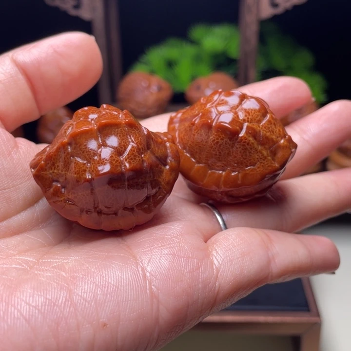 把件橄榄核知**乐龙脊富甲手球3.9