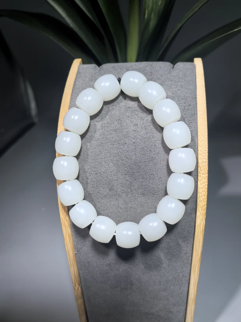 精品和田玉羊脂白玉男女款手串时尚素圈老型经典百搭精美