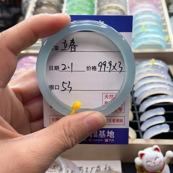 玛瑙/玉髓手镯未镶嵌立*