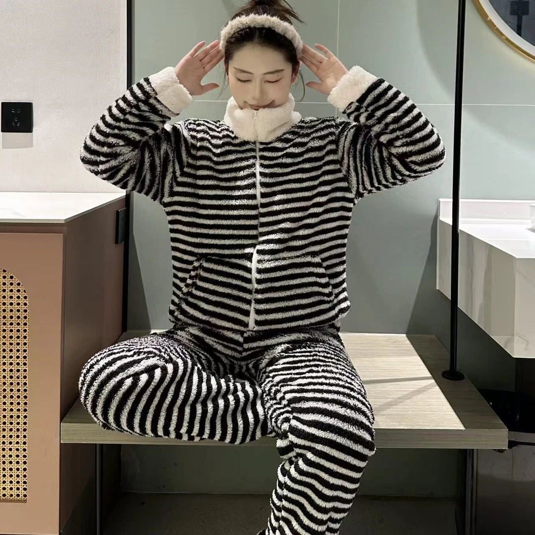 秋冬季保暖条纹套装减龄款睡觉可穿