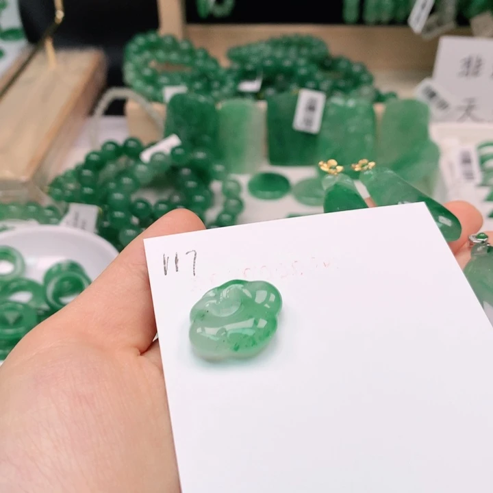 石英质玉颈饰未镶嵌遇****姐