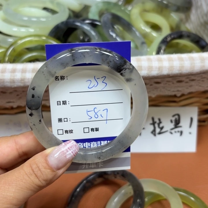 未镶嵌岫玉手镯天然
