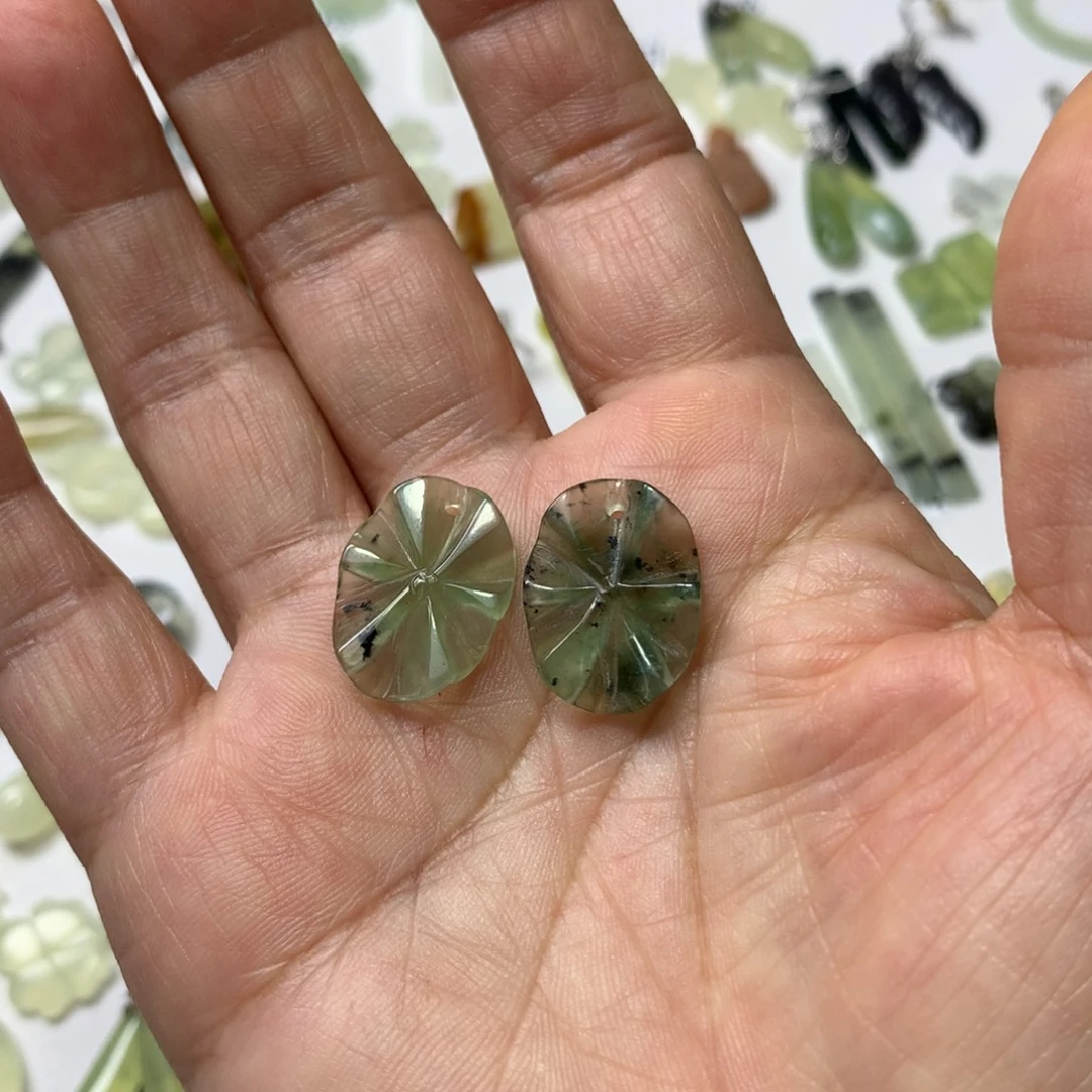 恋***蛋蛇纹石玉未镶嵌耳坠