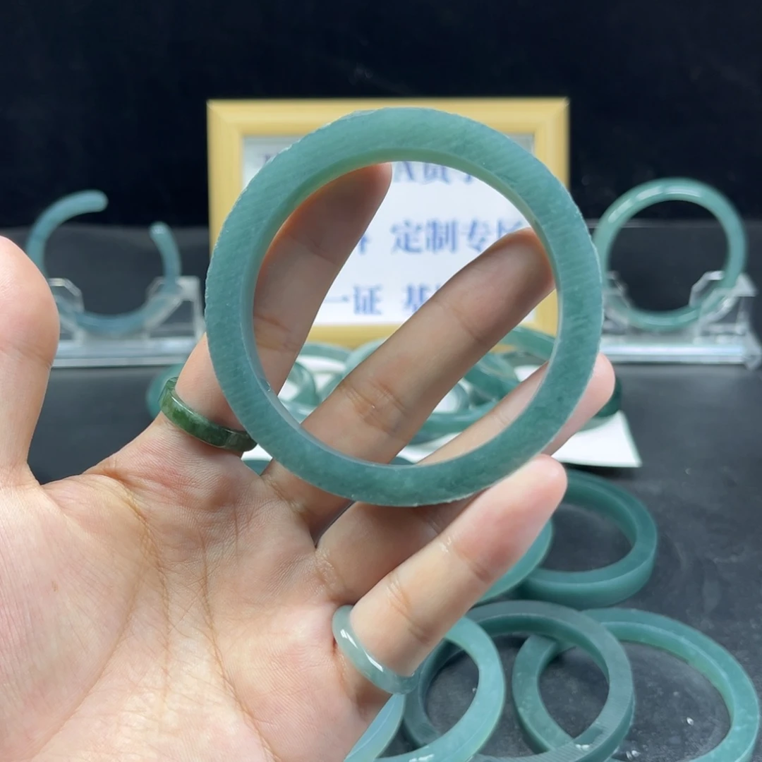 w***g定制翡翠未镶嵌手镯