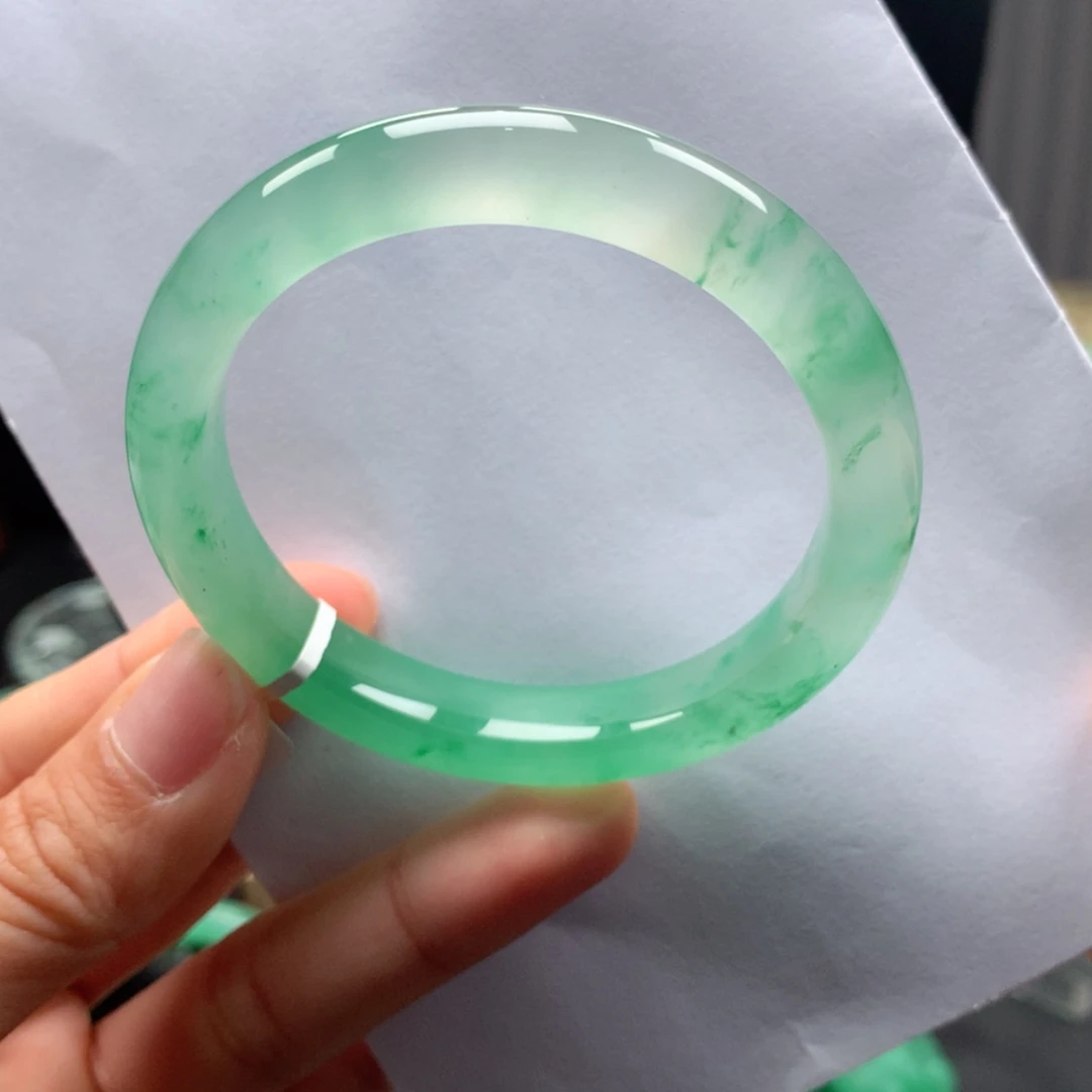 【闪购商品】未镶嵌手镯石英质玉