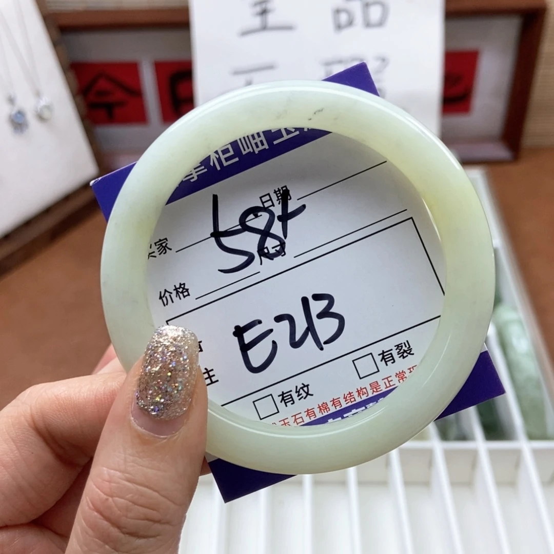 岫玉手镯手镯未镶嵌