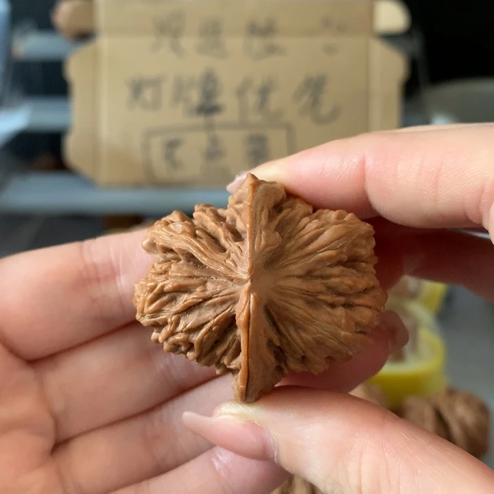 不***色吊坠文玩核桃异形单只，有瑕疵