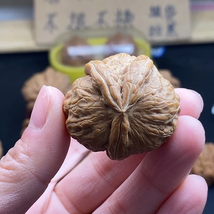 o***哥文玩核桃吊坠瑕疵单只不退不换