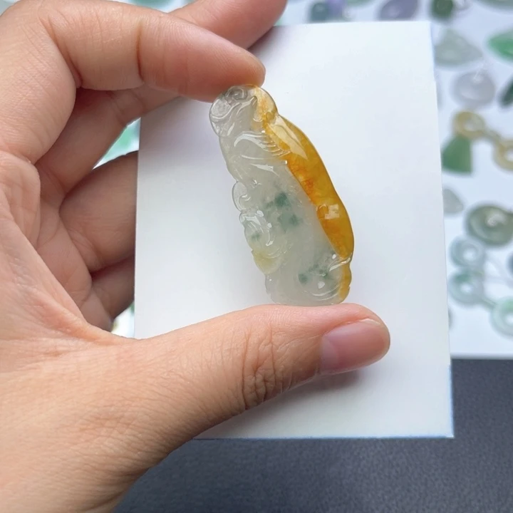 翡翠未镶嵌颈饰凤凰