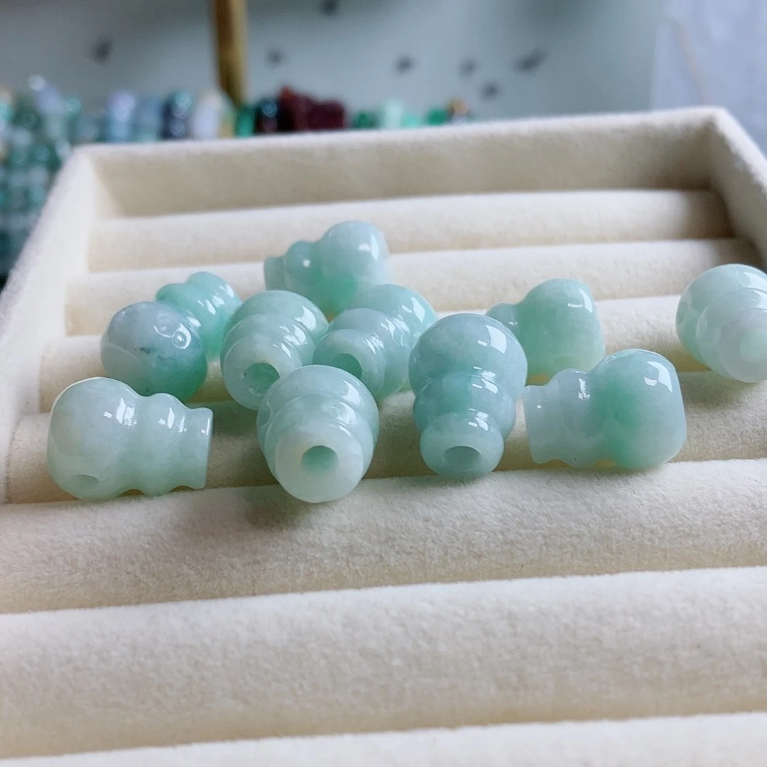 翡翠未镶嵌颈饰卡12+三通