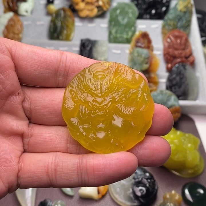 蛇纹石玉未镶嵌颈饰