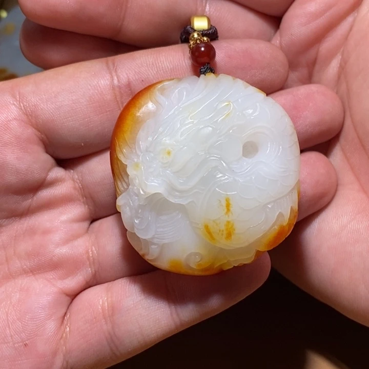 和田玉未镶嵌颈饰那**、