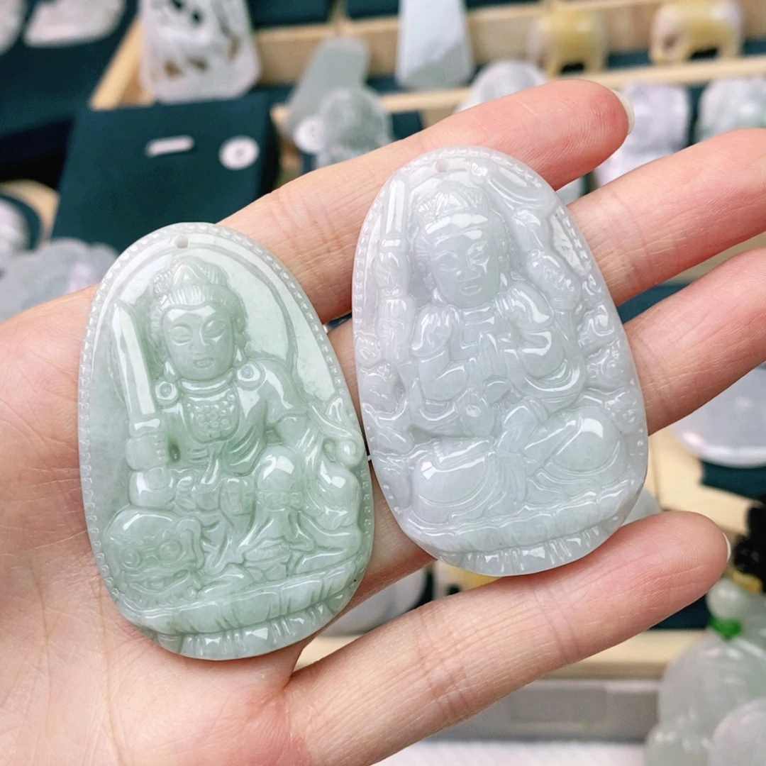 翡翠未镶嵌颈饰千手观音 文殊菩萨发货发其一
